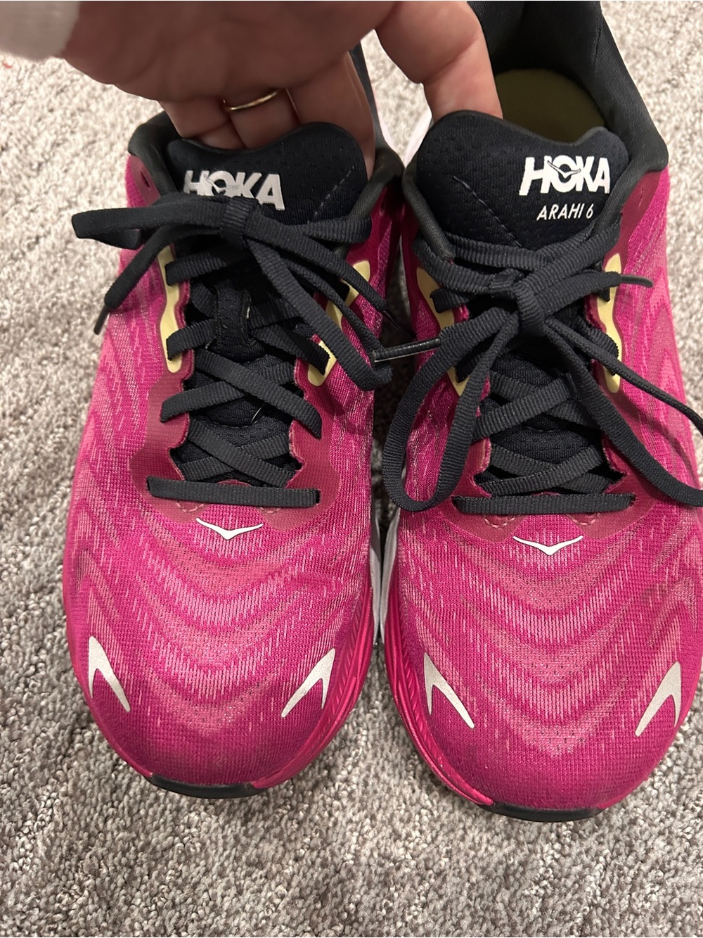Hoka Arahi 6 Women's Running Shoes - Fuchsia/Black